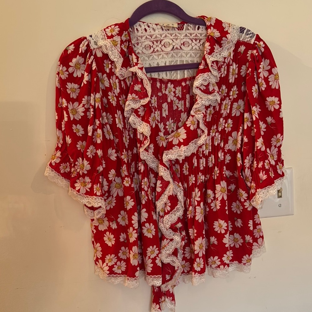 POL Red and White Puff Sleeve Ruffled Blouse